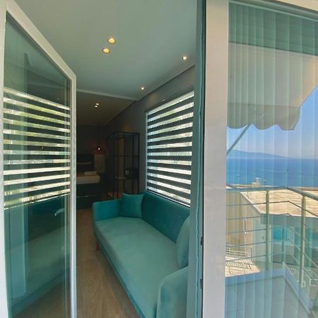Crown Apartment Sarande Bagian luar foto