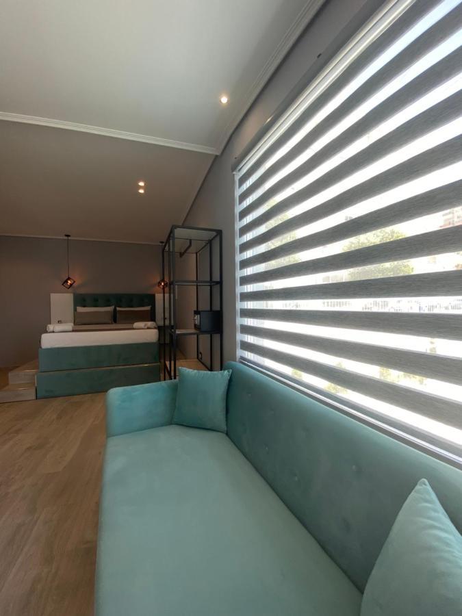Crown Apartment Sarande Bagian luar foto