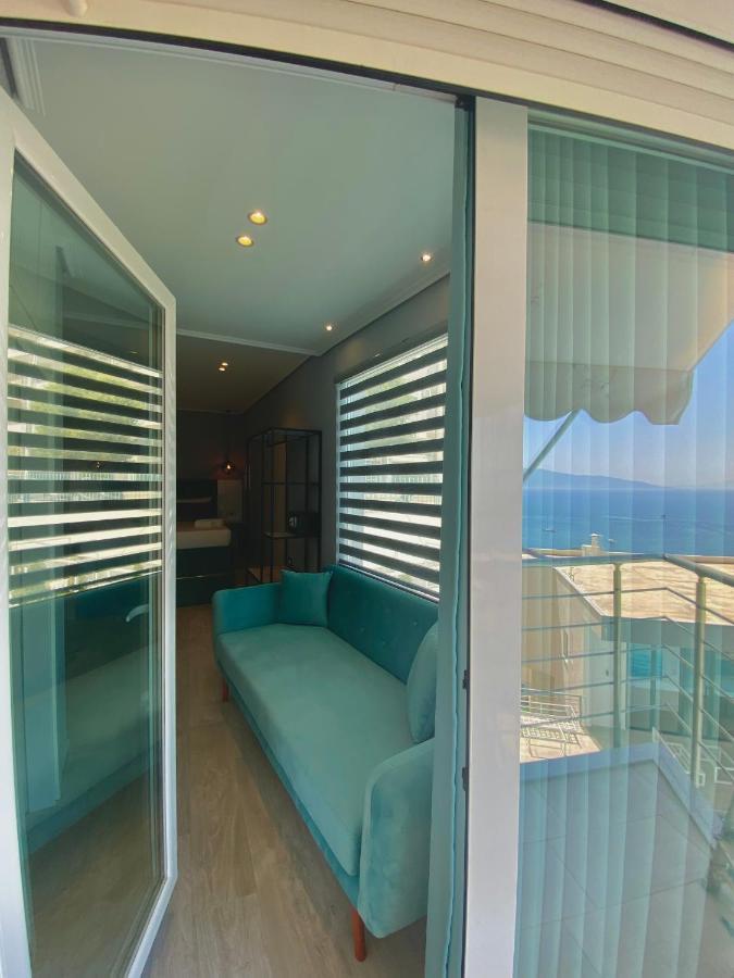 Crown Apartment Sarande Bagian luar foto