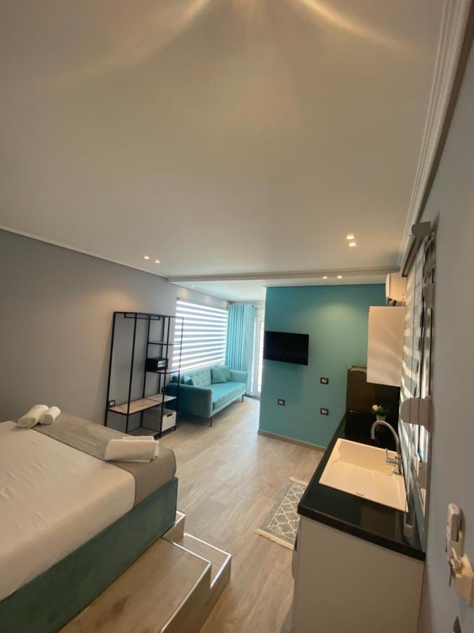 Crown Apartment Sarande Bagian luar foto