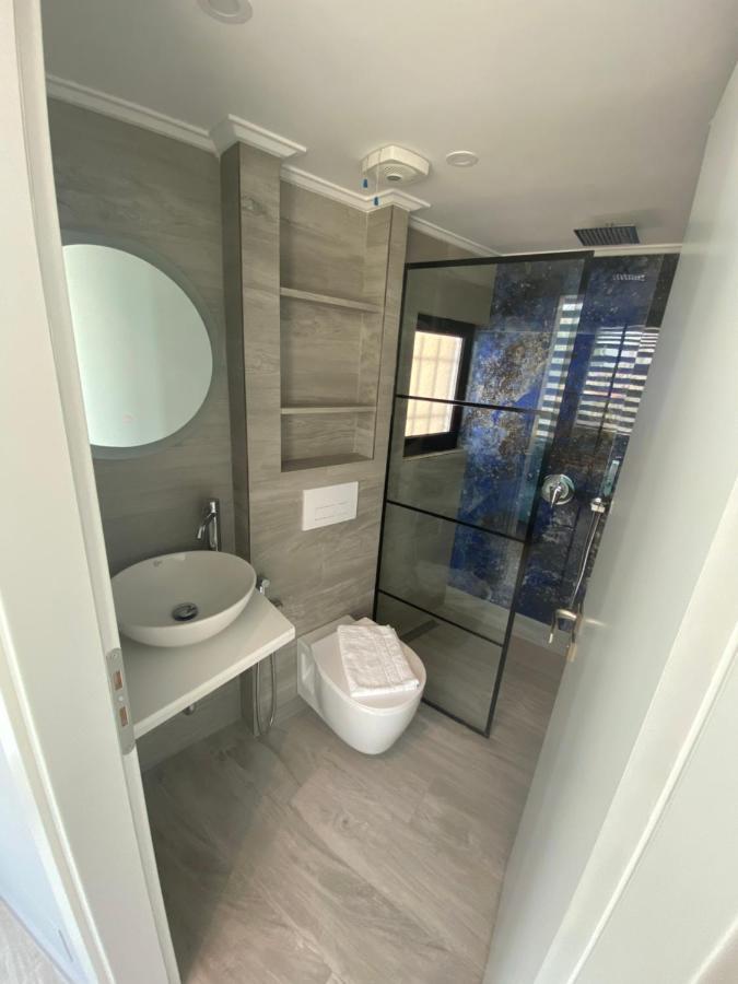 Crown Apartment Sarande Bagian luar foto