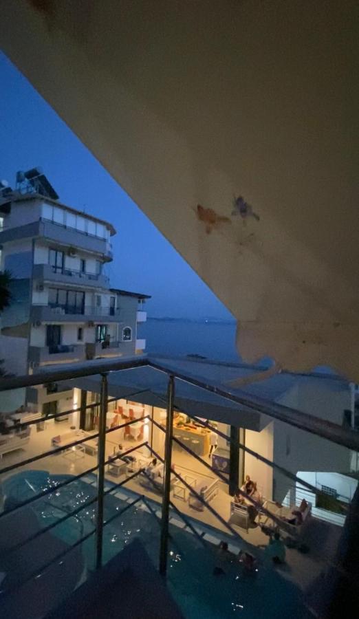 Crown Apartment Sarande Bagian luar foto