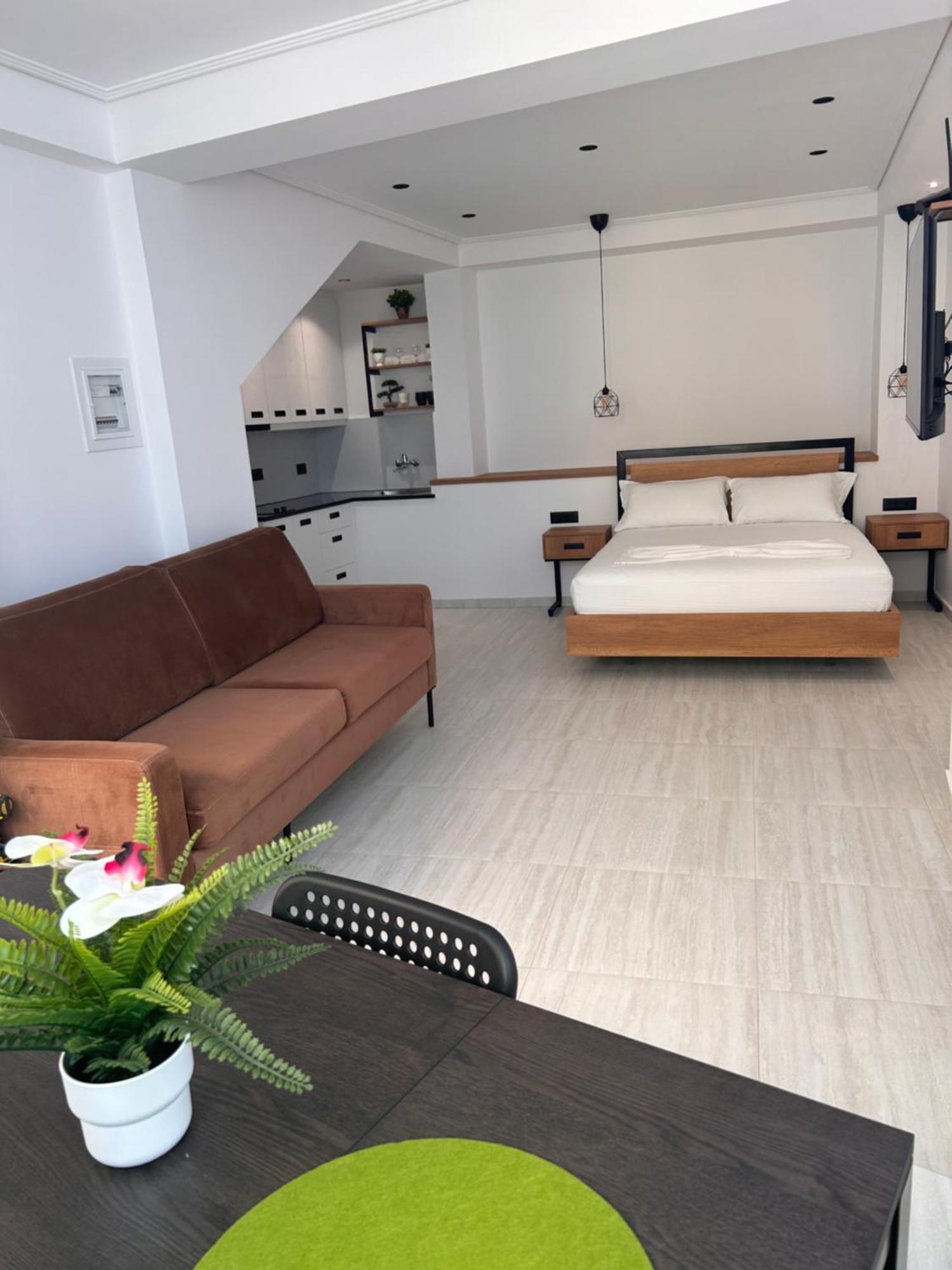 Crown Apartment Sarande Bagian luar foto