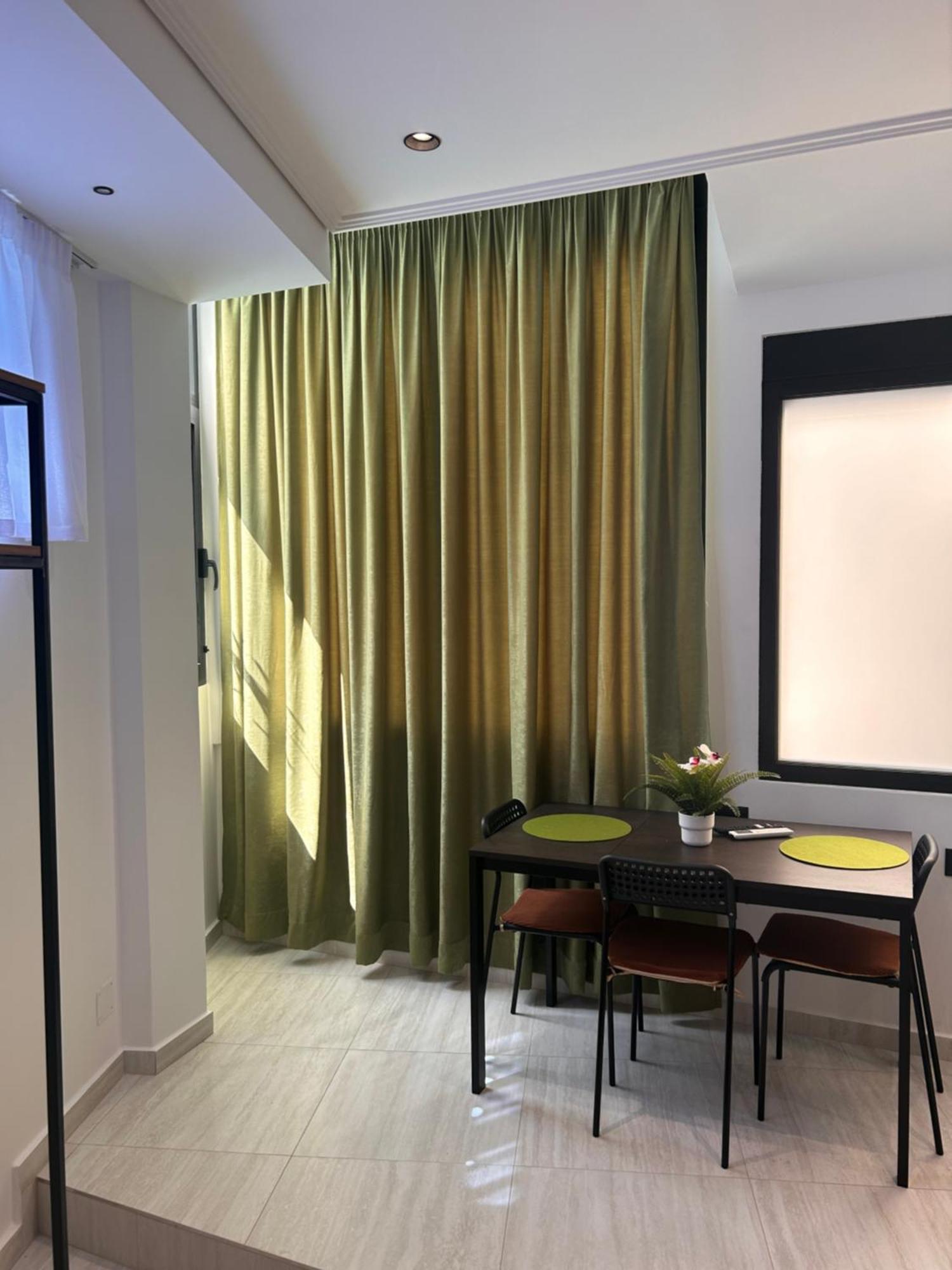 Crown Apartment Sarande Bagian luar foto