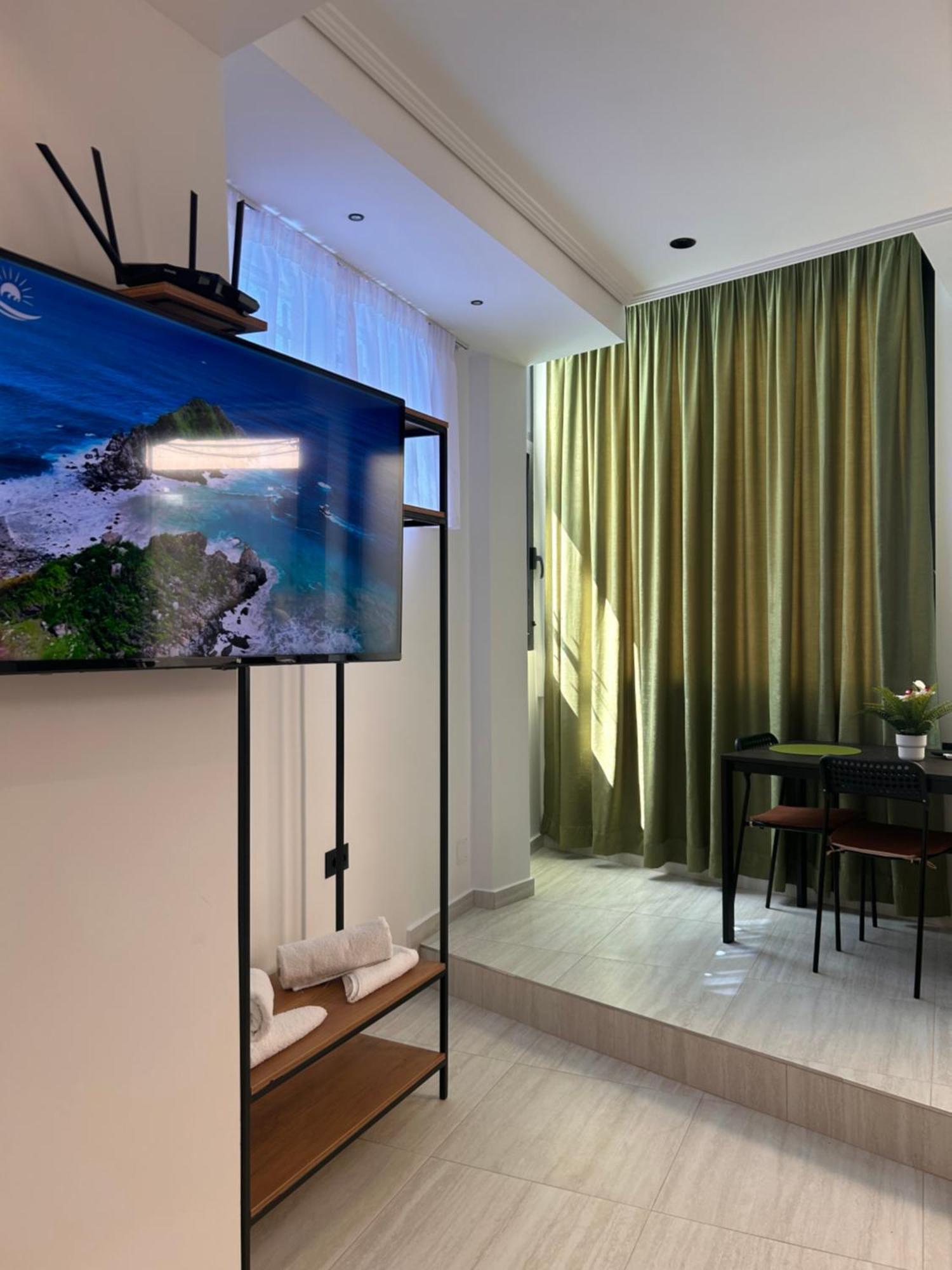 Crown Apartment Sarande Bagian luar foto