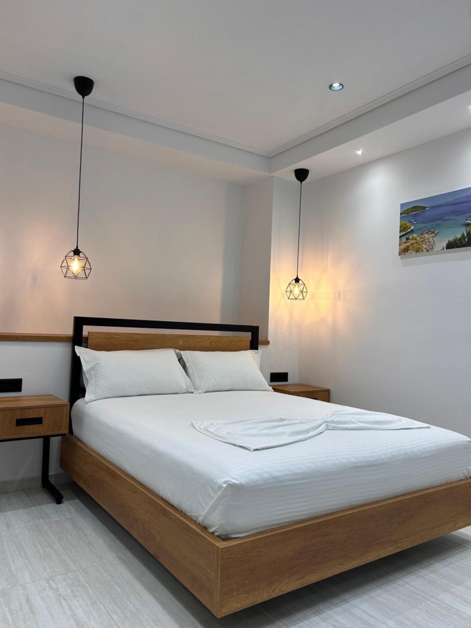 Crown Apartment Sarande Bagian luar foto